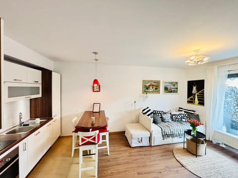 Kitchen or kitchenette, Living room, Photo of the whole room, Seating area, Dining area