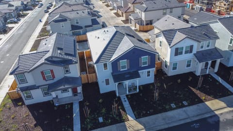 Property building, Day, Neighbourhood, Bird's eye view, Street view