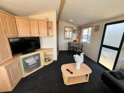 Rohannah A&C Ultimate Caravan Retreat Apartment in Mersea Island