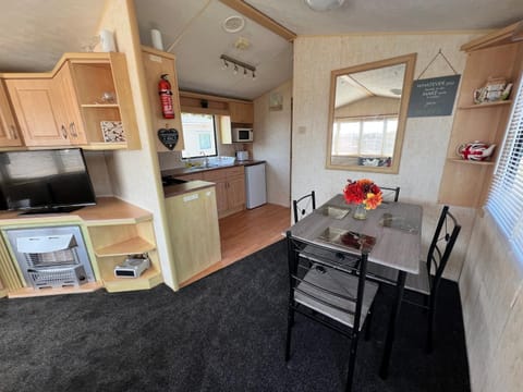 Rohannah A&C Ultimate Caravan Retreat Apartment in Mersea Island