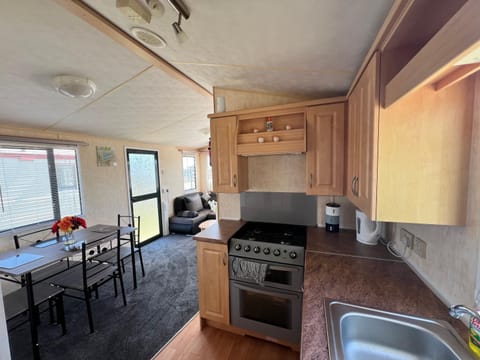 Rohannah A&C Ultimate Caravan Retreat Apartment in Mersea Island