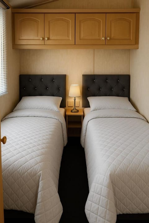 Rohannah A&C Ultimate Caravan Retreat Apartment in Mersea Island