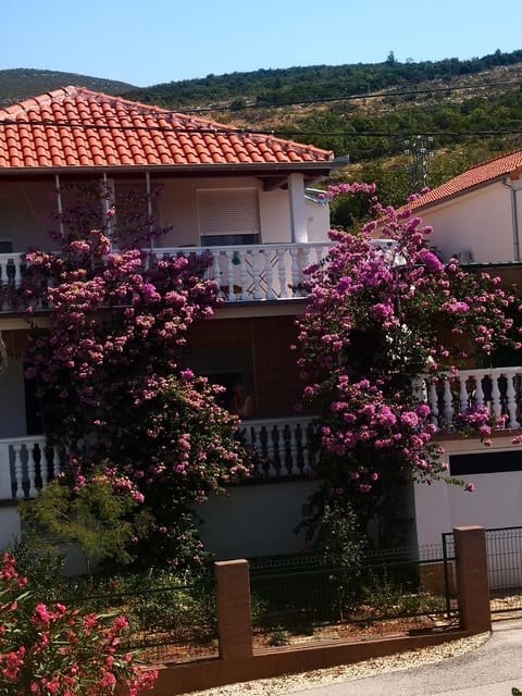 Property building, Day, Natural landscape, Garden