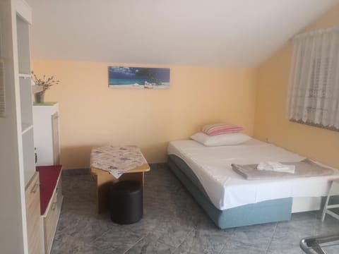 Bed, Living room, Seating area, Area and facilities