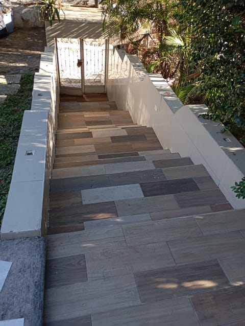 Casa rústica en zona dorada Cerca zona hoteles restaurantes y tiendas Casa privada con Muchas habitaciones House in Tequesquitengo