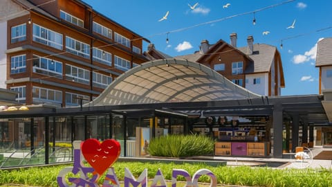 Property building, Restaurant/places to eat, Off site, Day, Banquet/Function facilities, City view, Location