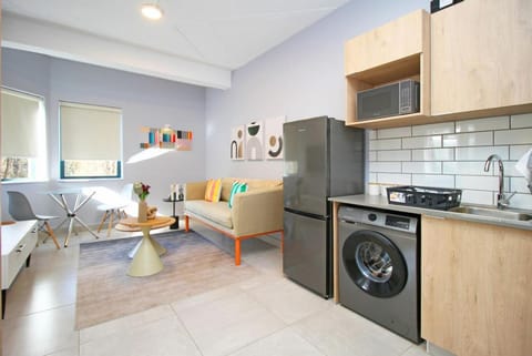 Kitchen or kitchenette, Seating area, washing machine