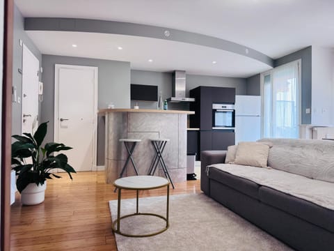 Lounge or bar, kitchen