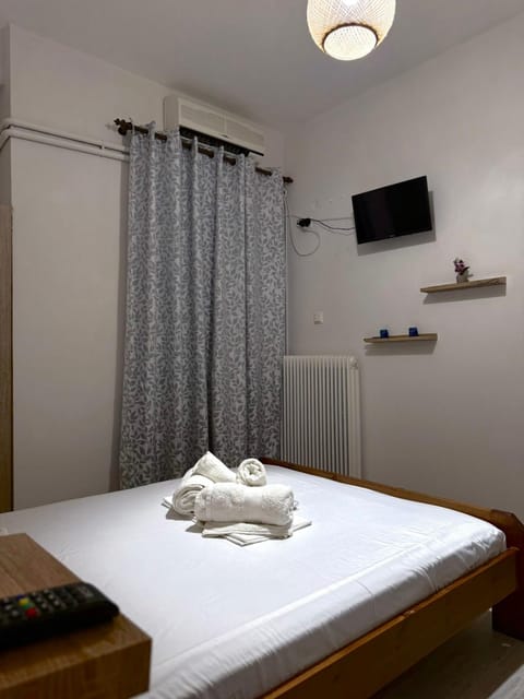 Bed, TV and multimedia, Photo of the whole room, Bedroom, internet, towels