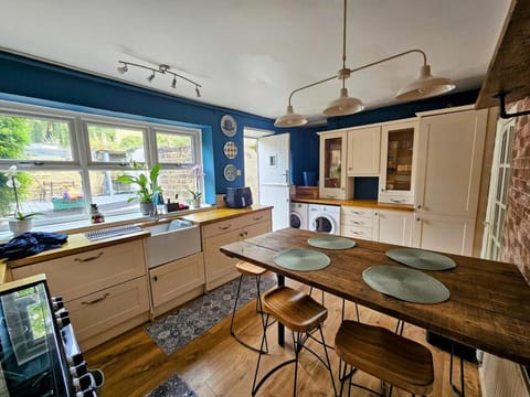 Large 3 bedroom home in the heart of Bingley House in Craven District