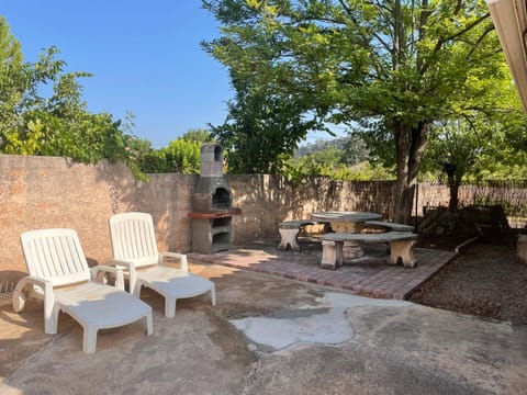 Patio, BBQ facilities, Dining area, sunbed