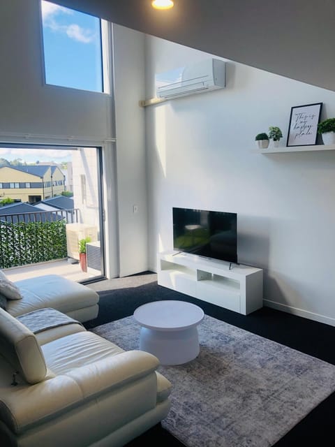 Balcony/Terrace, Living room, Seating area, Evening entertainment
