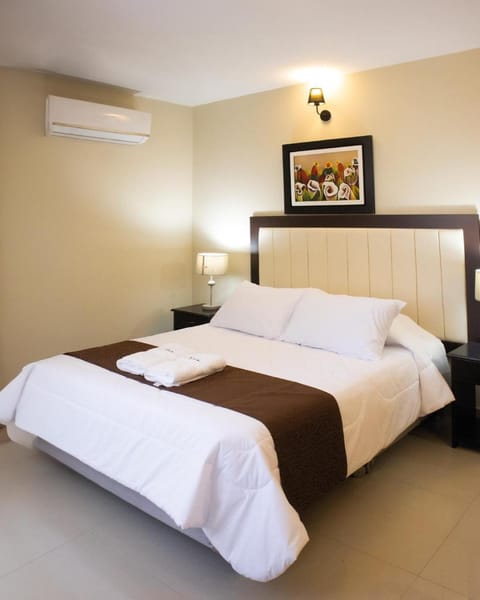 Bed, Photo of the whole room, Bedroom, air conditioner