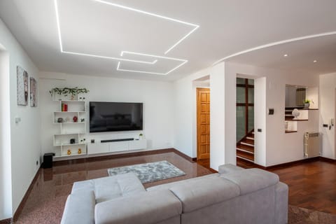 TV and multimedia, Living room, Seating area