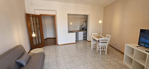 Kitchen or kitchenette, Seating area