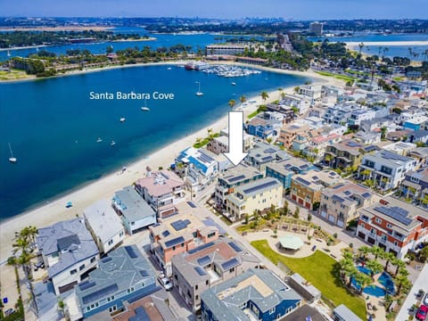 Property building, Nearby landmark, Day, Neighbourhood, Bird's eye view, Beach, City view, Location