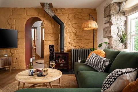 Communal lounge/ TV room, TV and multimedia, Living room, Seating area, Evening entertainment