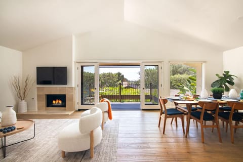 La Jolla Hillside Views and Coastal Comfort House in La Jolla Shores