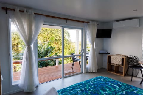 Bed, TV and multimedia, View (from property/room), Photo of the whole room, Seating area, Evening entertainment