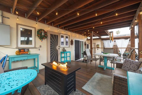 Steps to Ocean Sunset Views Beach Access & San Diego Charm House in Ocean Beach