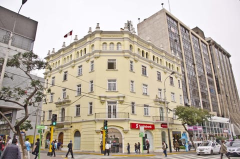 Facade/entrance
