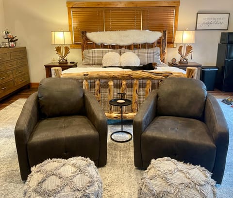 Bed, Seating area, Bedroom
