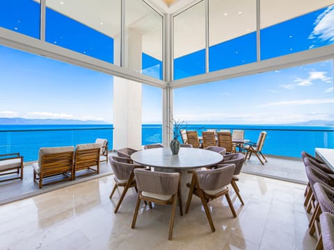 Day, View (from property/room), Balcony/Terrace, Living room, Seating area, Dining area