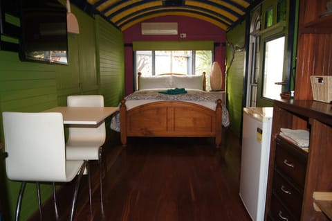 Bed, TV and multimedia, Living room, Seating area, Bedroom