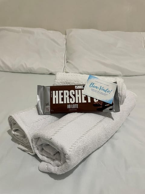 Bed, Bedroom, towels, towels