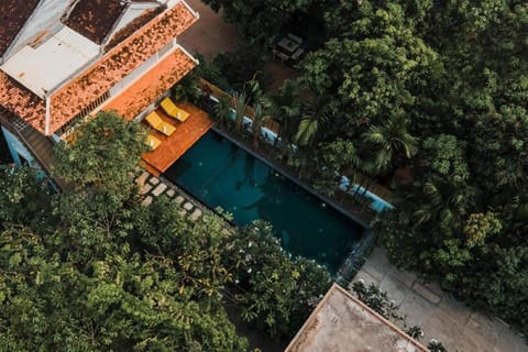 Property building, Swimming pool, Swimming pool