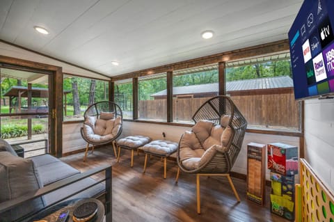 Casino Close Hot Tub-Firepit-BBQ 2-acres Sleeps 6 House in Broken Bow