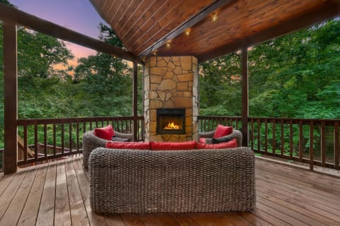Rustic Cabin Near Creek with Hot Tub & Fire Pit Cabin in Oklahoma