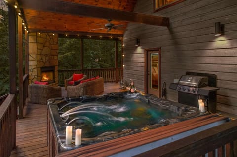 Rustic Cabin Near Creek with Hot Tub & Fire Pit Cabin in Oklahoma