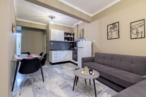 Kitchen or kitchenette, Living room, Photo of the whole room, Seating area, Dining area, internet, oven