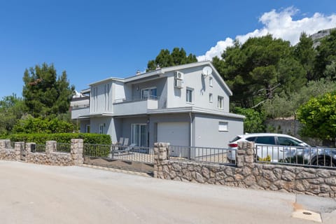 Property building, Facade/entrance, Off site