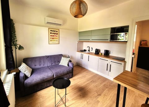 TV and multimedia, Living room, Decorative detail, Seating area, Dining area, Garden view, internet, kitchen, air conditioner