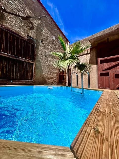 Day, Swimming pool, sunbed