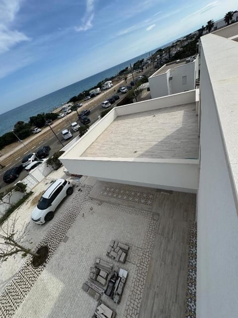 Property building, Neighbourhood, Natural landscape, Garden, Balcony/Terrace, Spa and wellness centre/facilities, Beach, Sea view, Street view, Parking