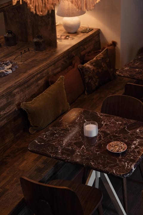 Seating area, Dining area