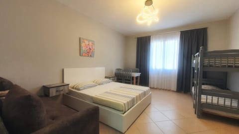 Bed, TV and multimedia, Bedroom