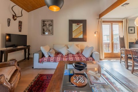 Communal lounge/ TV room, Living room