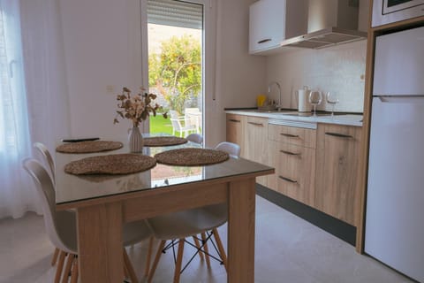 Kitchen or kitchenette, Dining area, Garden view, Pool view, stove