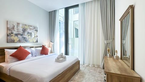 Bed, Bedroom, towels