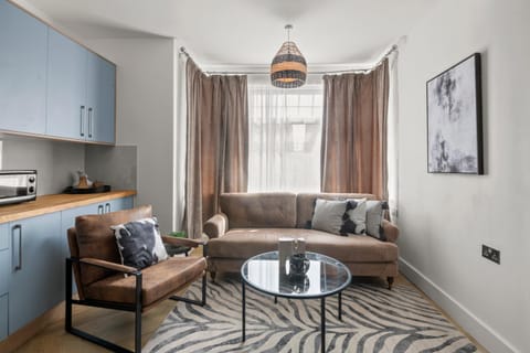 Kitchen or kitchenette, Living room, Seating area, stove