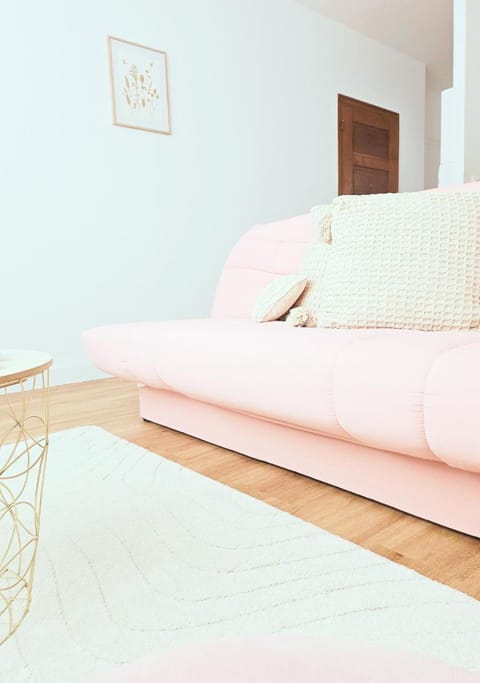 Bed, Living room, Seating area, Landmark view, internet