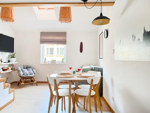 TV and multimedia, Seating area, Evening entertainment