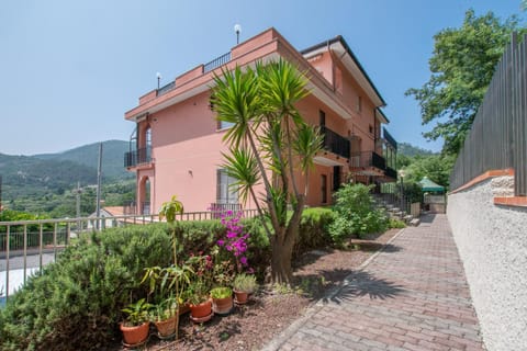 Property building, Day, Garden, Garden view, Street view
