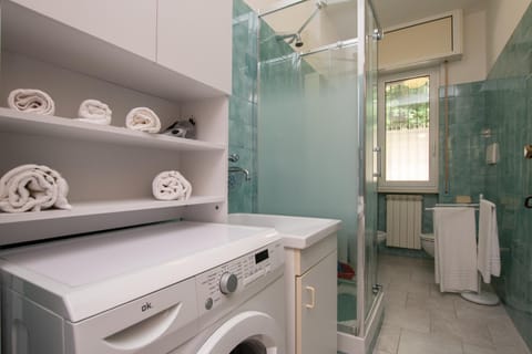 Bathroom, towels, washing machine