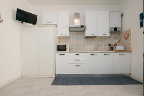 TV and multimedia, Kitchen or kitchenette, stove