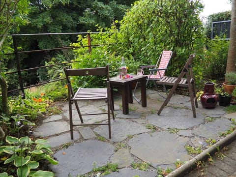 Charming Canal-View Stay in Galways Cultural heart Apartment in Galway